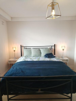 3 bed Hawthorn Berries House driveway & garden, M6 & M58